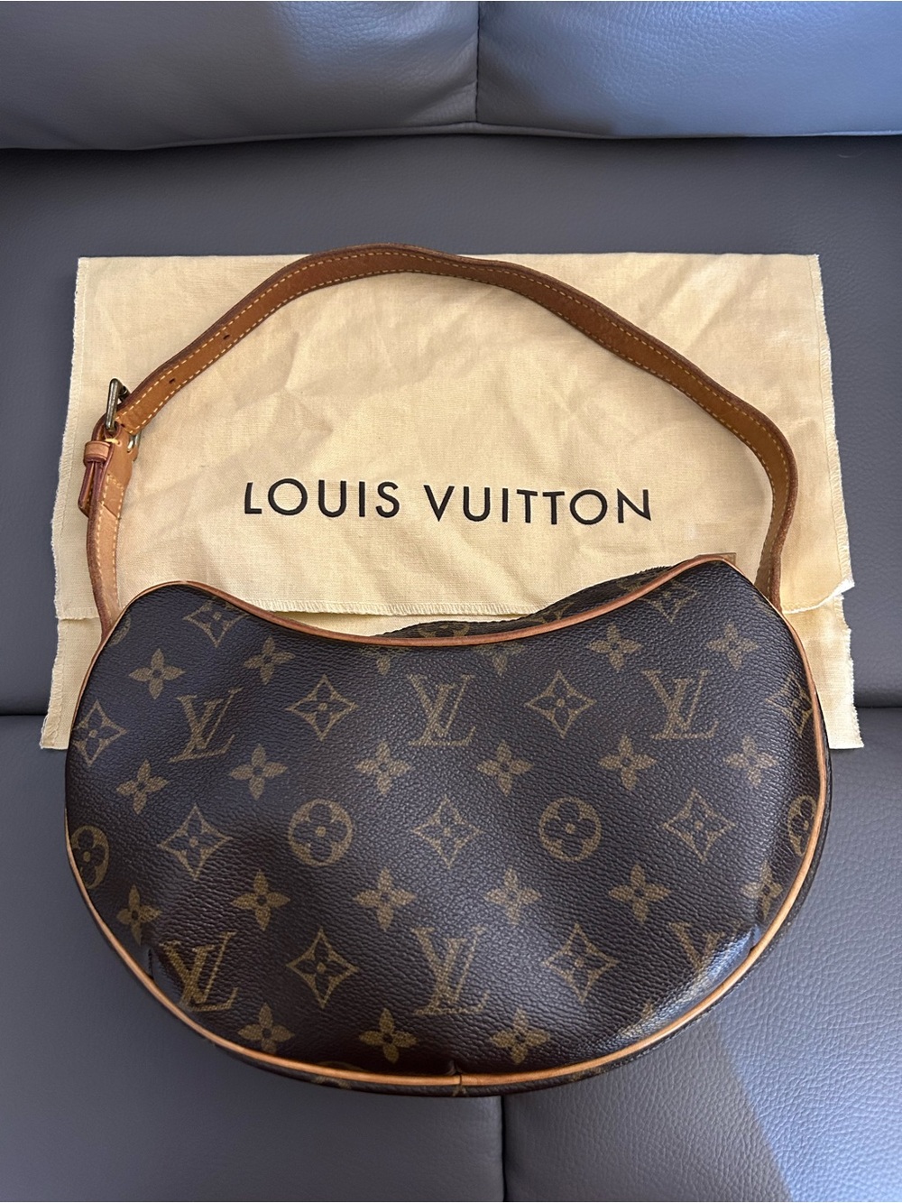 Authentic Louis Vuitton Croissant PM in Monogram Canvas 🤎
